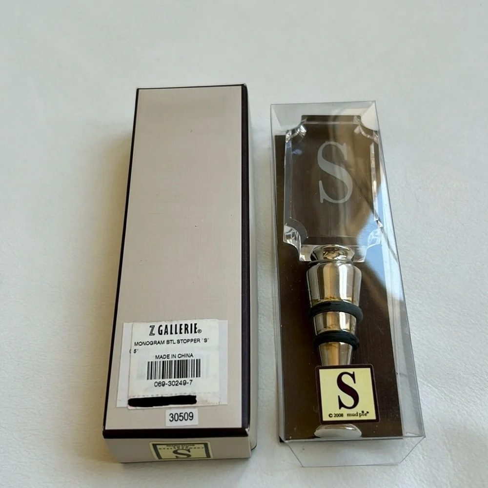 Monogram “S” Crystal Bottle Stopper